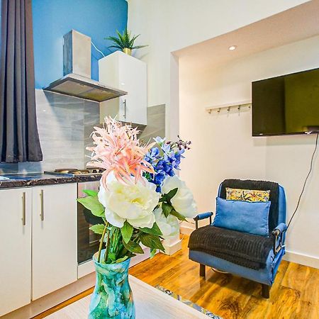 Studio With A Large Toilet And A Separate Room Budget Price Central London Eksteriør bilde
